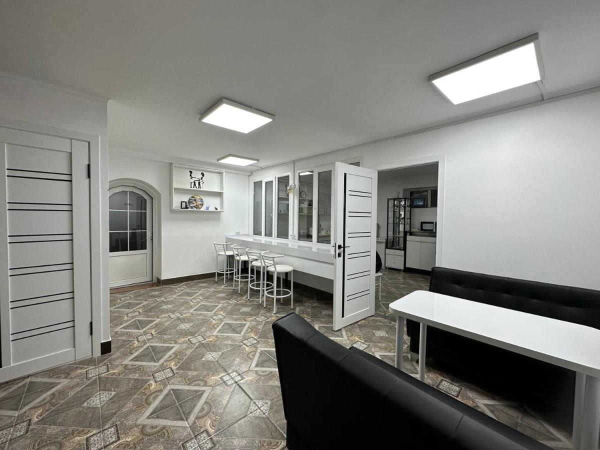 Auberge de jeunesse Aya Sofia à Bichkek Extérieur photo